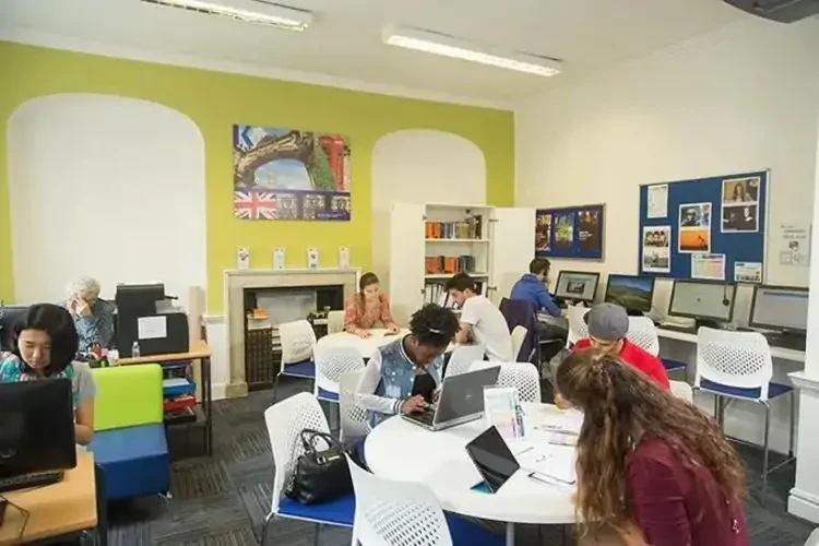 دورة الإنجليزية شبه مكثفة 20 ساعة في الاسبوع