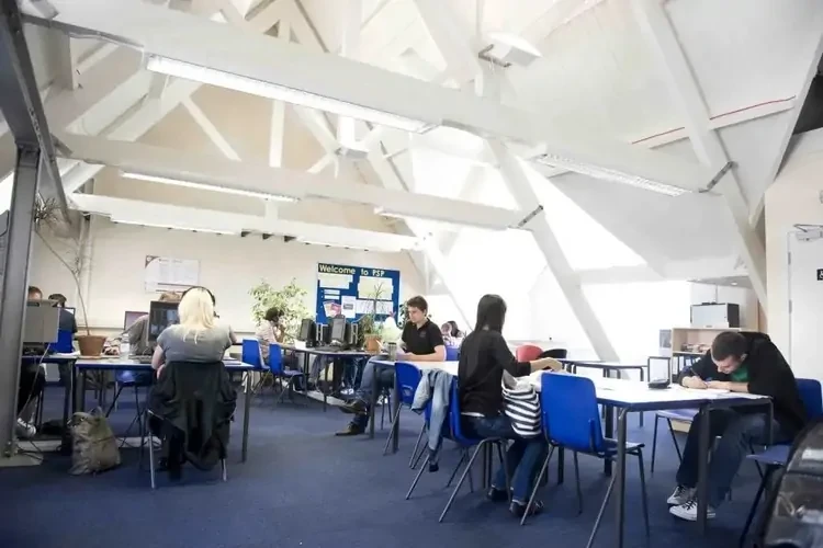 دورة الإنجليزية الشبه مكثفه   25 درس في الاسبوع